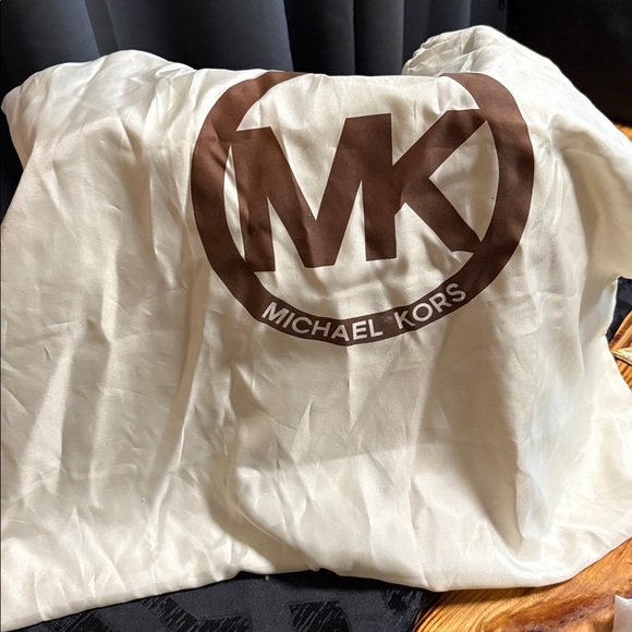 Michael Kors Beige Shoulder Bag with Rope Handles comes with dust bag - Picture 14 of 14